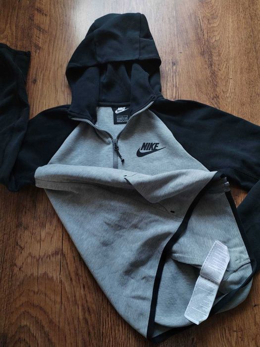 Nike Hoodie Tech Fleece Essentials - юношеско горнище 147-158см