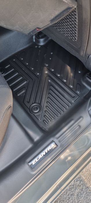 Коврики полиуретан,  закрывают весь ковролин  салона