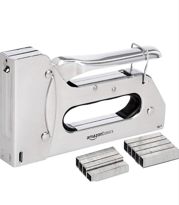 Pistol capsator rezistent cu 1000 de capse