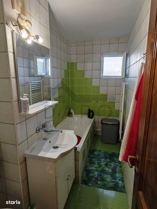 Vand apartament 3 camere