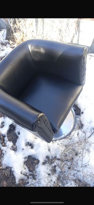 Продам парикмахерское кресло