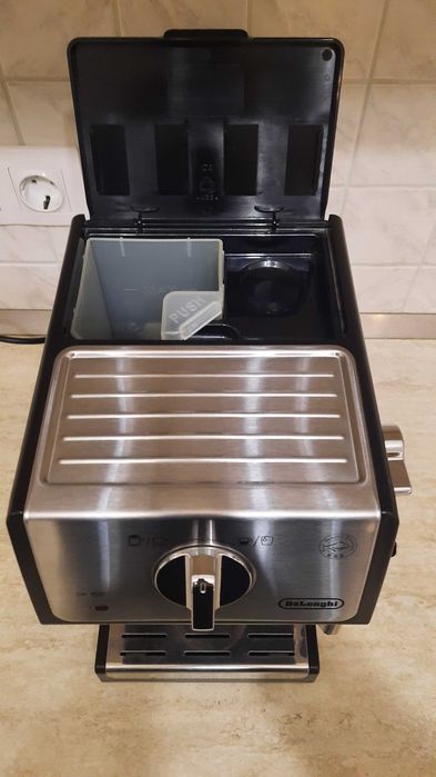 Еспресо кафемашина DELONGHI ECP 35.31-за ремонт или за части на части