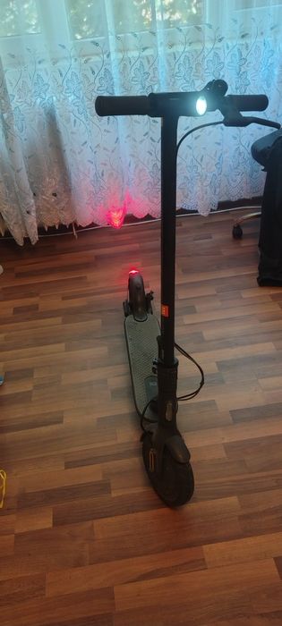Vând trotineta electrica