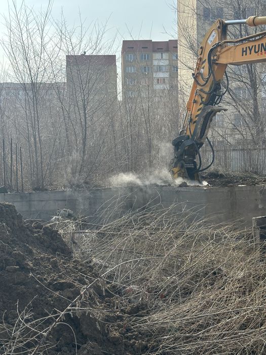 Демонтаж и снос фундамента