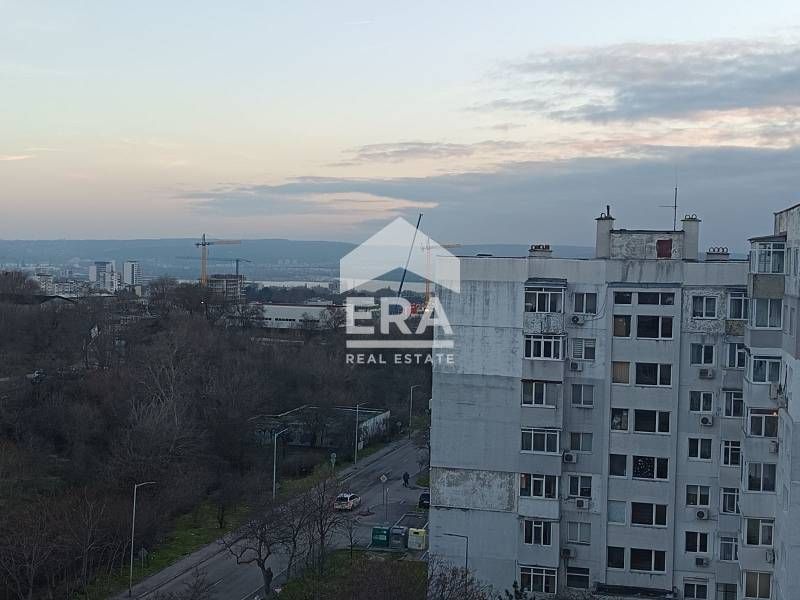 Двустаен среден апартамент с панорама към Варненското езеро и югозапад