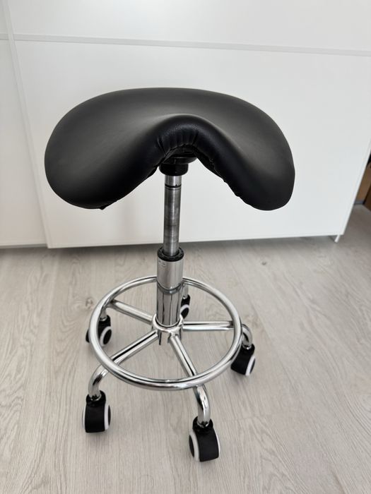 Scaun reglabil cosmetica