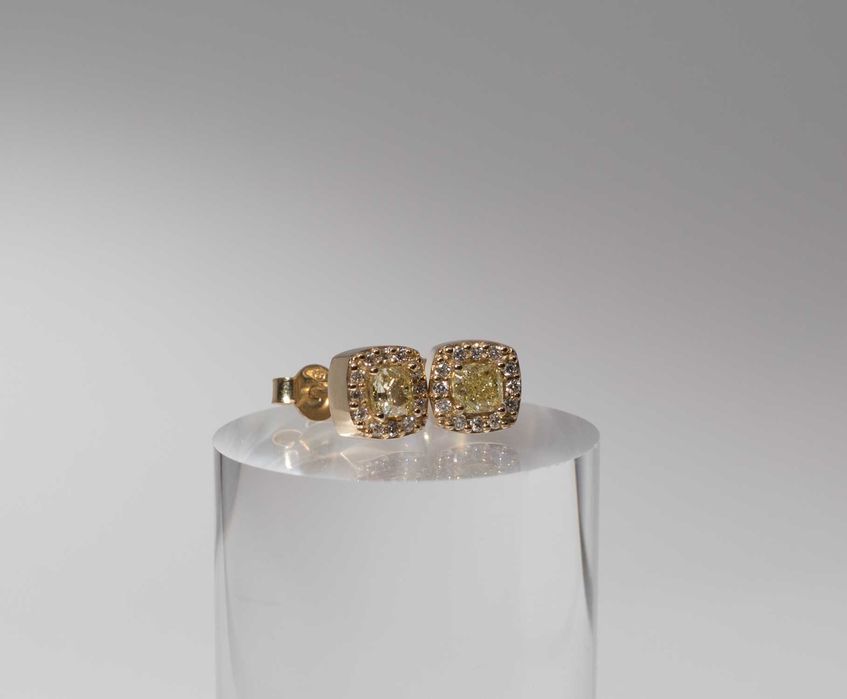 Обеци с жълти естествени диаманти