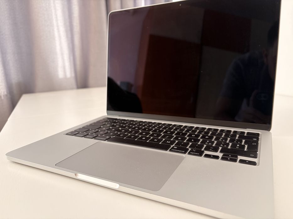 Macbook 13,6’’ M3 2024