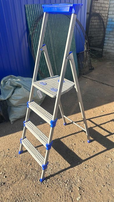 стремянка  7 и 4 ступени