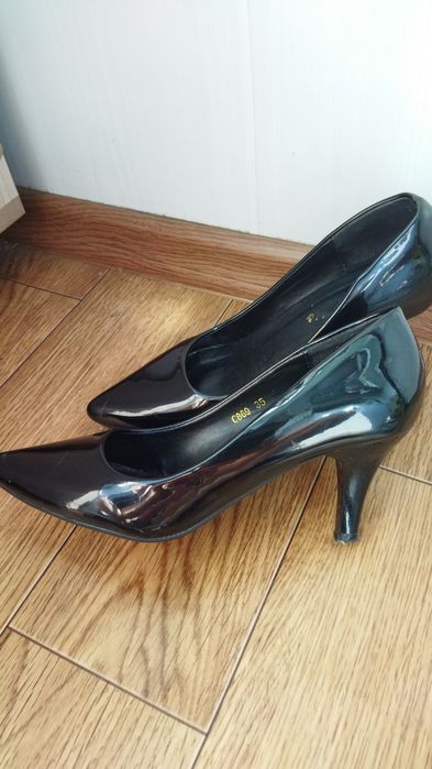 Продам вечерние туфли