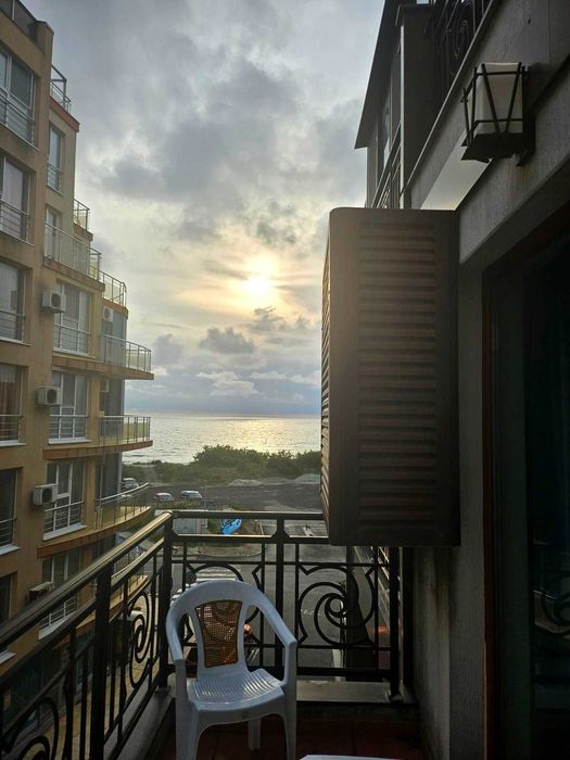 Нощувки в апартамент в комплекс с басейни в гр. Поморие