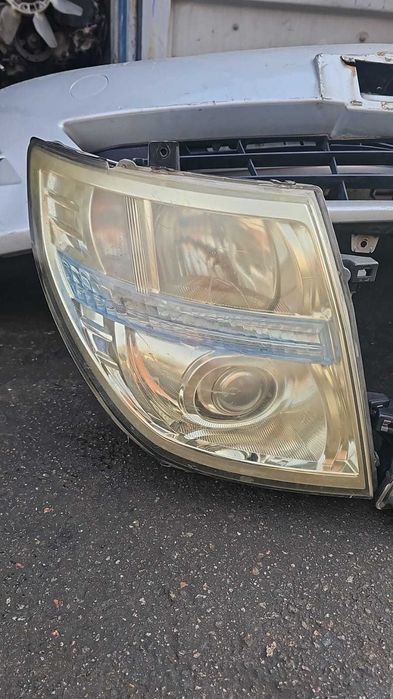 Фары на Nissan Elgrand
