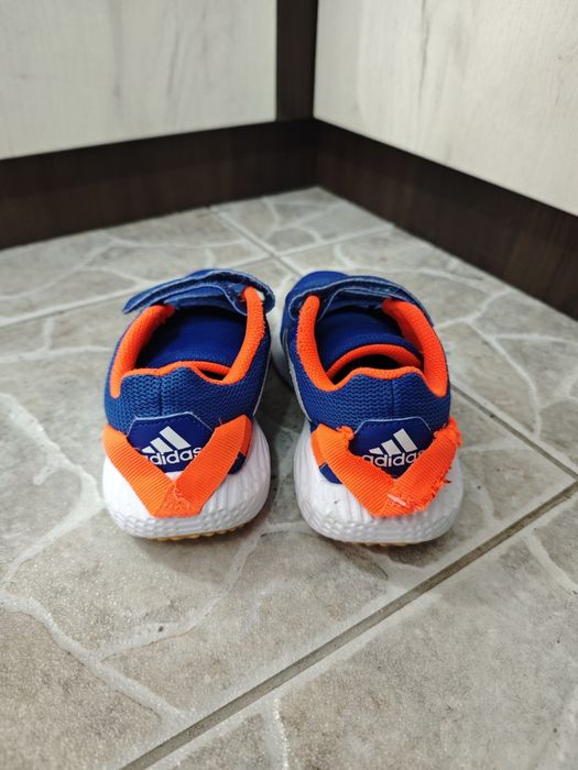 Маратонки Adidas, номер 29