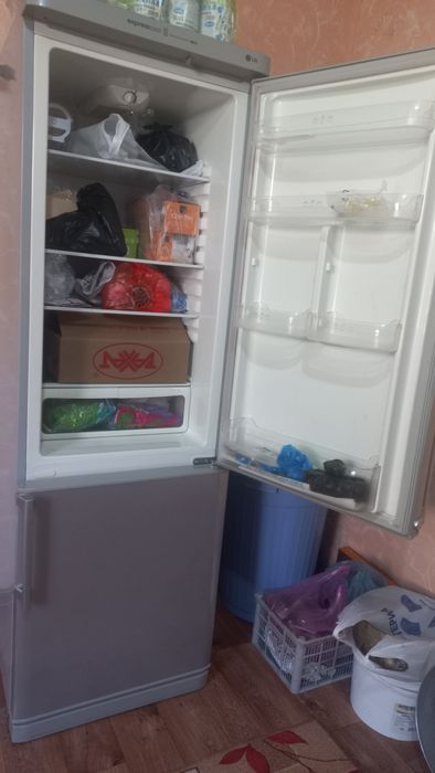 Холодильник LG..