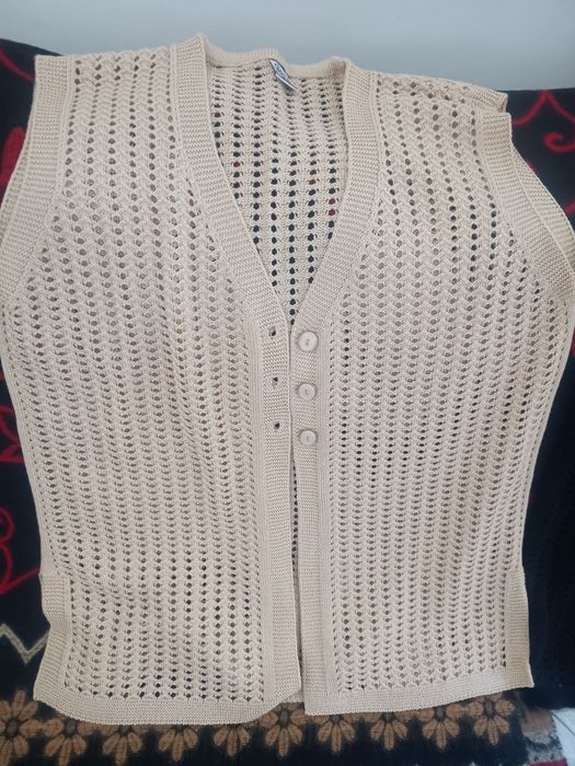 Vesta tip cardigan , sal cu aplicatii manuale cadou