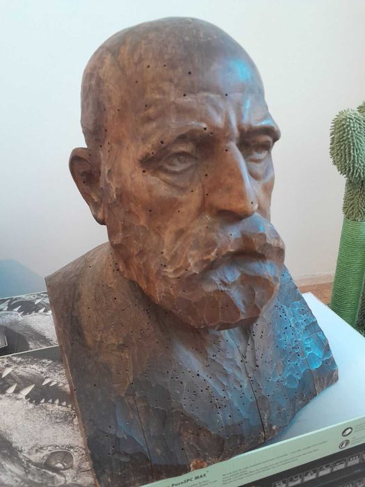 Дървен бюст неизвестен автор