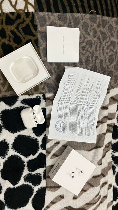 Продаю оригинальные AirPods 3