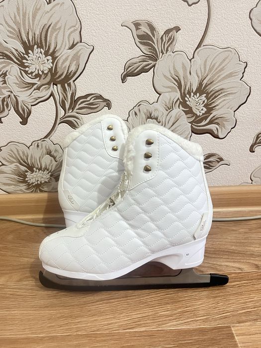 Коньки,новые 41 размера