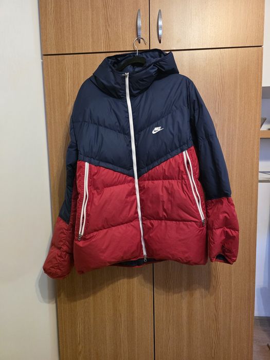 Geaca Nike. Storm fit