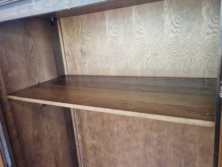 Петкрилен гардероб от тъмен дъбов масив