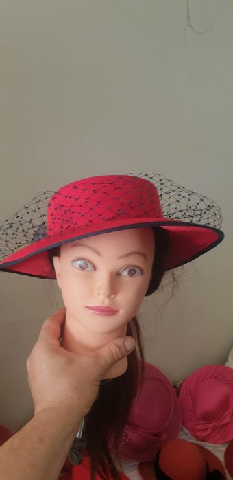 Palarie roșu elegantă