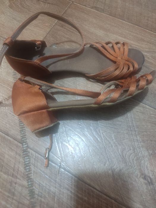 Продам туфли для танцев