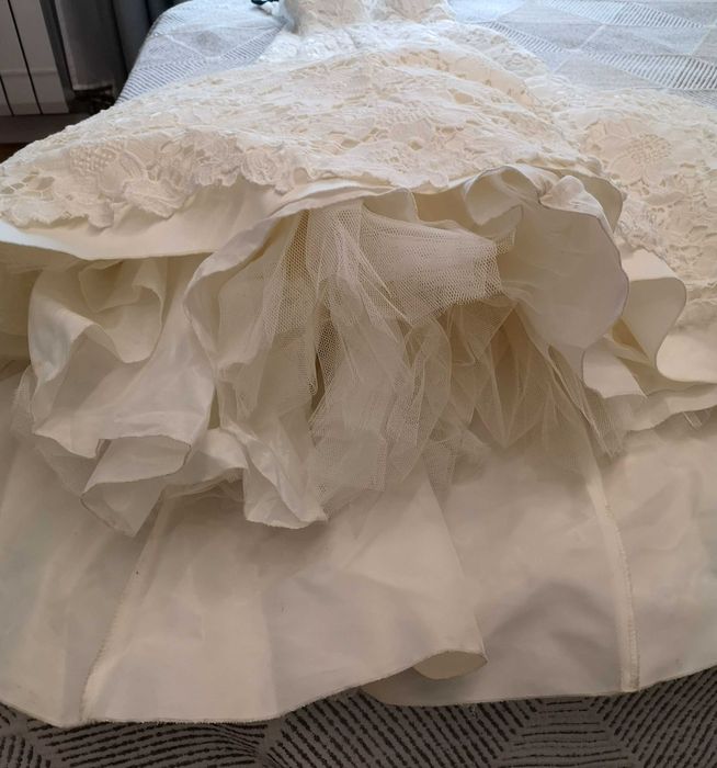 сватбена рокля Pronovias - едра дантела