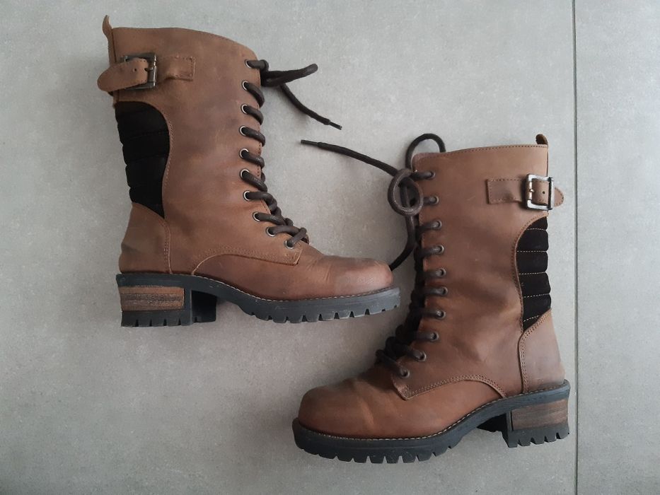 Ghete piele cu siret