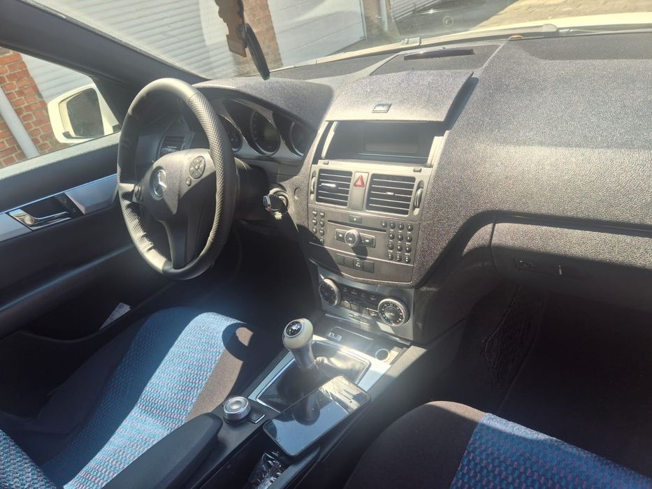 Mercedes-Benz C200