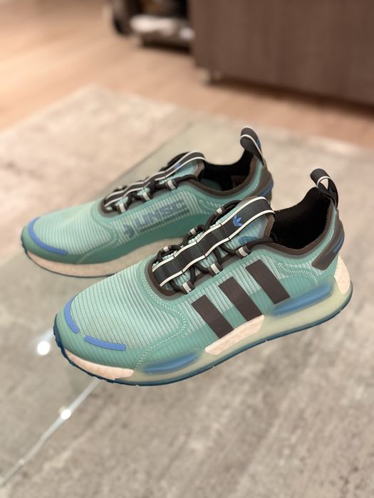 Vand adidasi Adidas UNSC culoare speciala