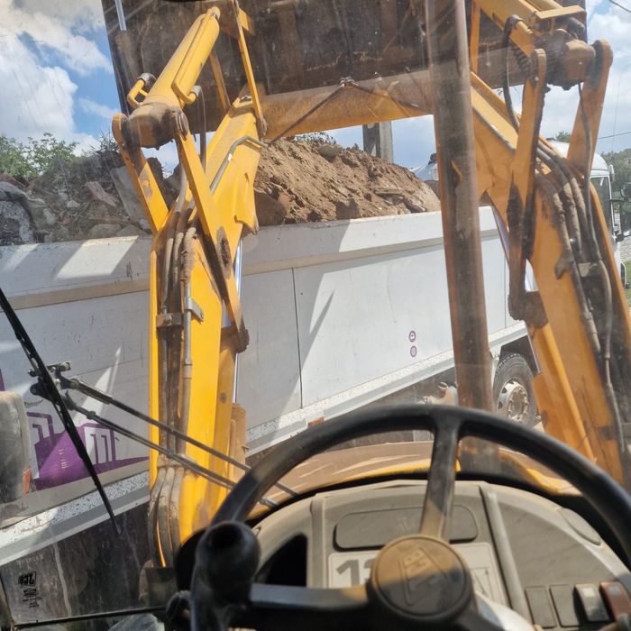 Prestari servicii cu buldo si basculantă!Lucrări rapide si seriozitate