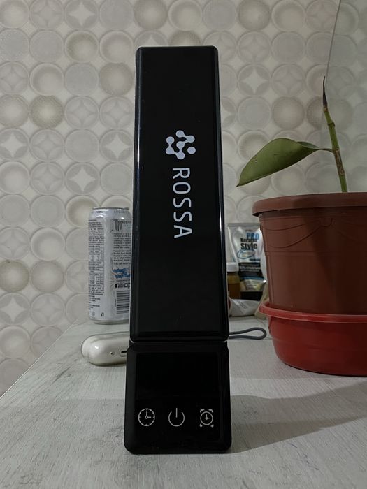 настольная лампа с безпроводной зарядкой