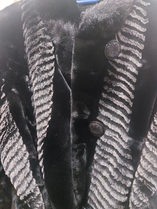 Полушубок нутон .