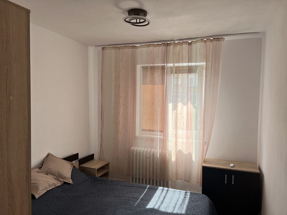 Inchiriez apartament