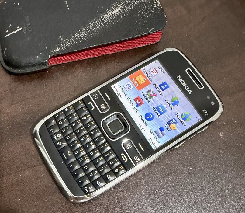 Nokia E72
