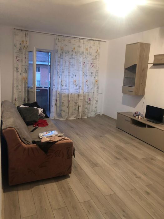 Vând apartament 3 camere- Str. Babadag