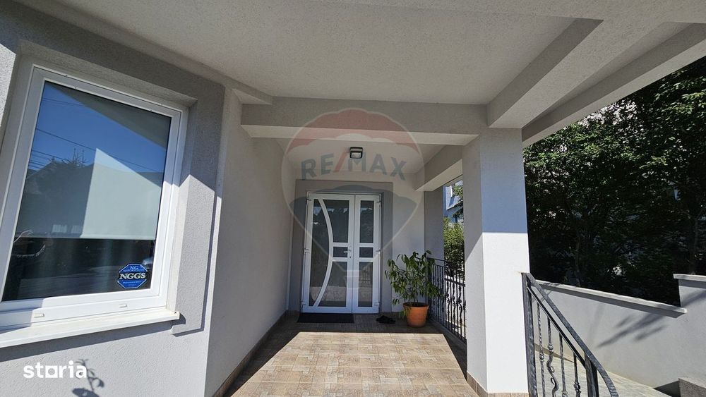 Casă / Vilă de lux cu 8 camere de vânzare in Obcini, Suceava