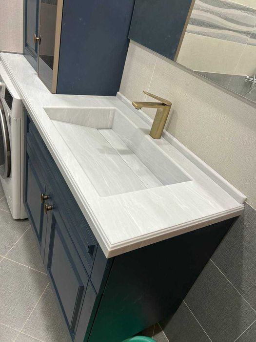 Пристеночные плинтусы/бордюры из акрилового камня для ванной и кухни