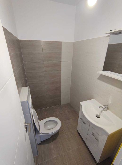 Particular inchiriez spatiu comercial cu vad si parcare in curte