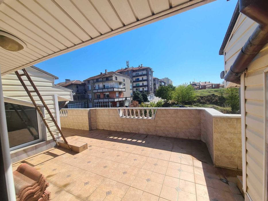 Продава се Тристаен апартамент в Хасково, Каменни - 146 кв.м за 385 €/кв.м - Снимка #2