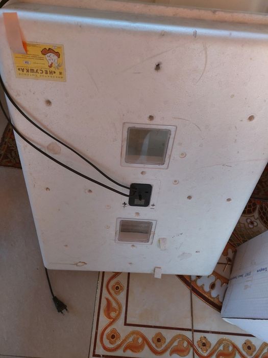 инкубатор  Несушка продам 104 шт