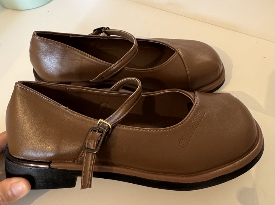 Коричневая женская обувь