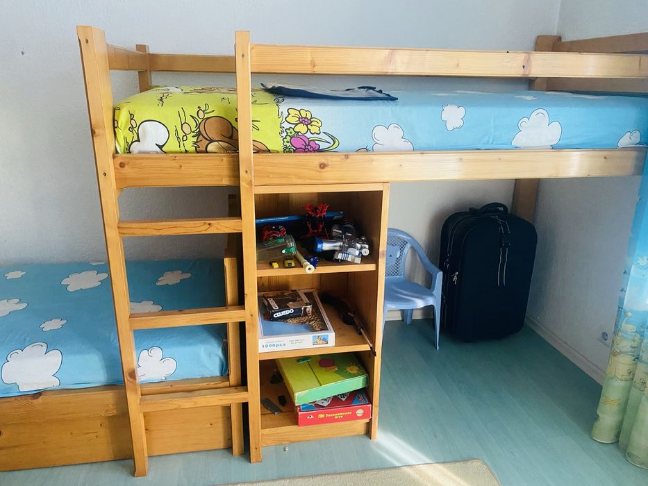 Две легла на два етажа от масив с матраци