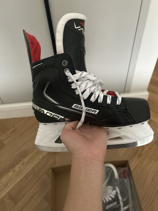 Коньки хоккейные