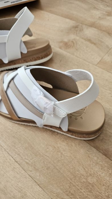 Сандалии Skechers новые