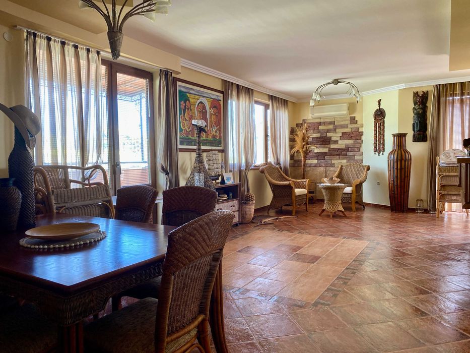 Продава се Двустаен апартамент в к.к. Слънчев бряг - 250 кв.м за 1213 €/кв.м - Снимка #1