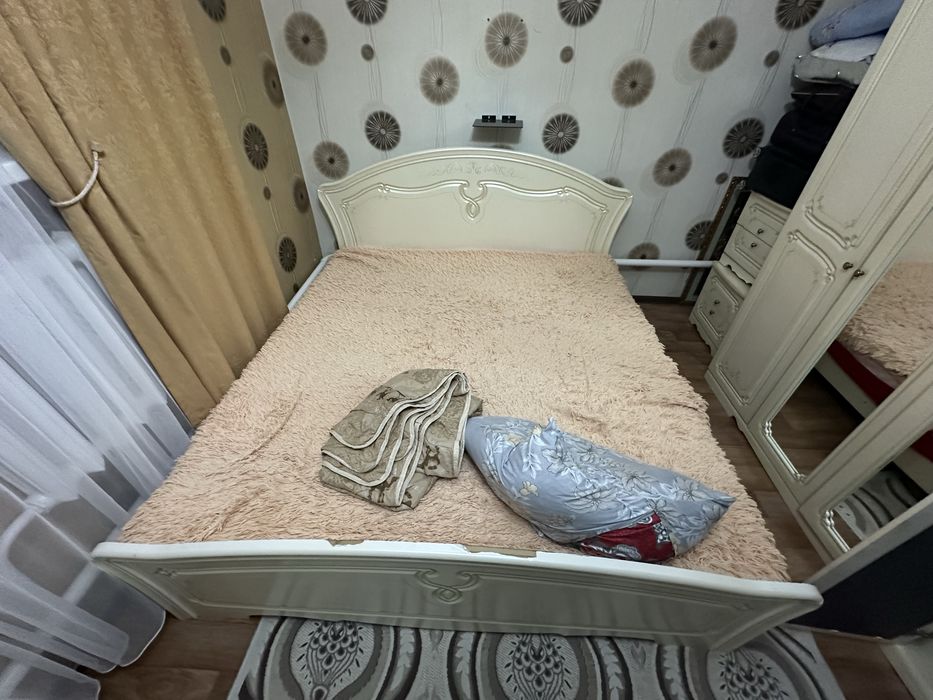 Кровать с матрасом