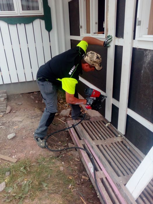 Executam lucrări de construcții, acoperișuri, terase și finisaje