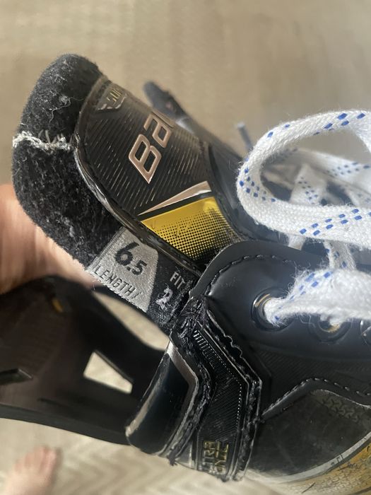 Коньки хоккейные