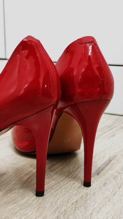 Продам женские туфли